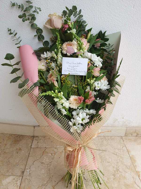 Wrap of Loveliness delivered by Centro de Jardineria y Floristeria Naturplant SL 1 day ago
