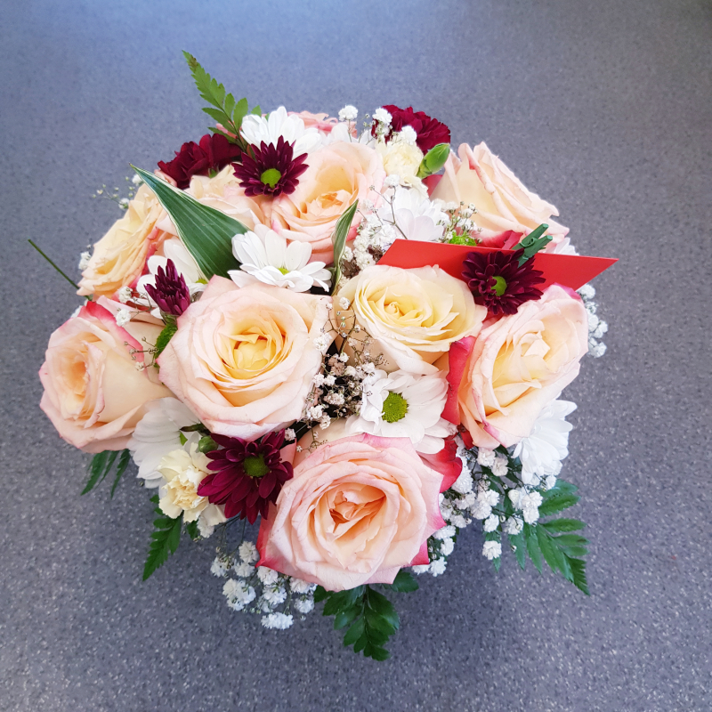Dawn, flowers delivered by Květinové studio Petra in Praha