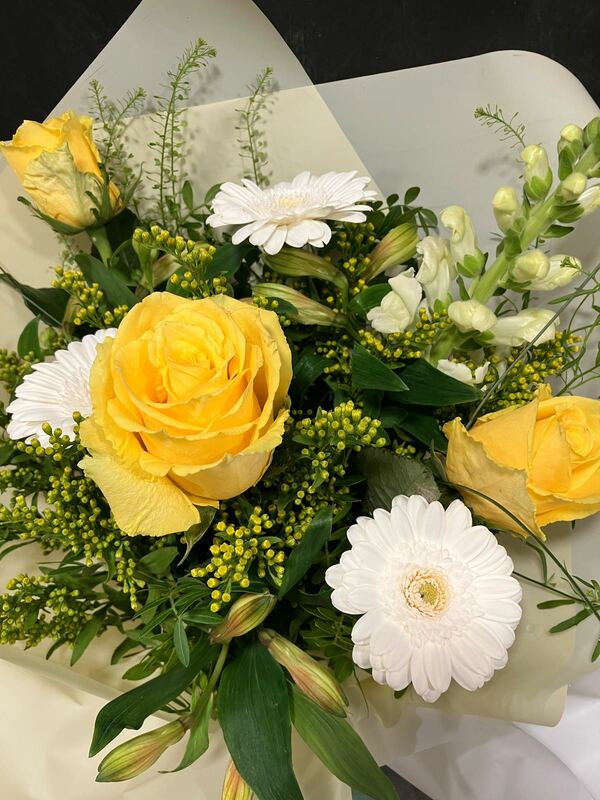 Lemon & Lime delivered by Bond & Bloom Limited Just now