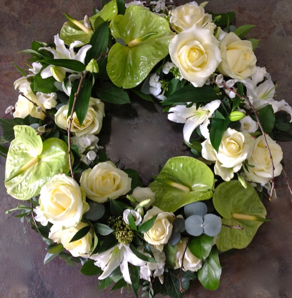 elegant-tropical-wreath