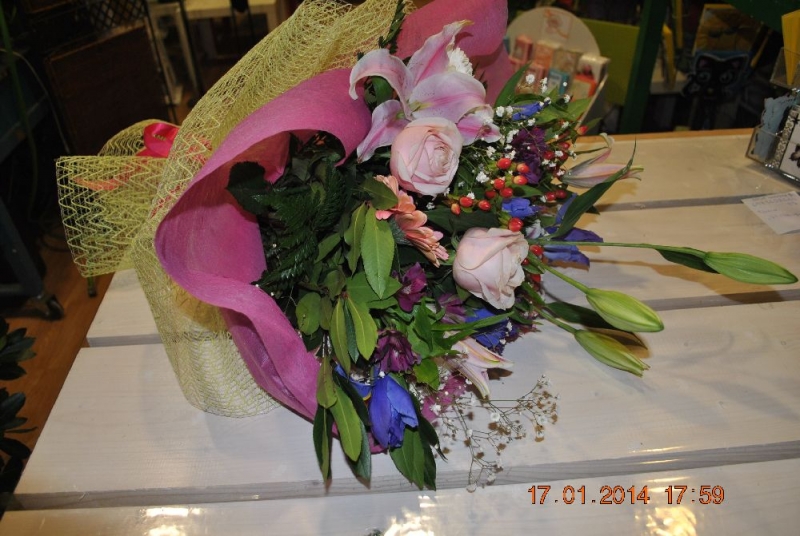 English Country Handtied, flowers delivered by Beauty Flower in Athens