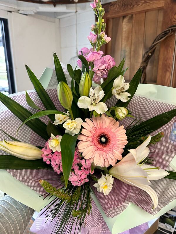 Pretty Pastel's delivered by All For Love Flowers in Invercargill