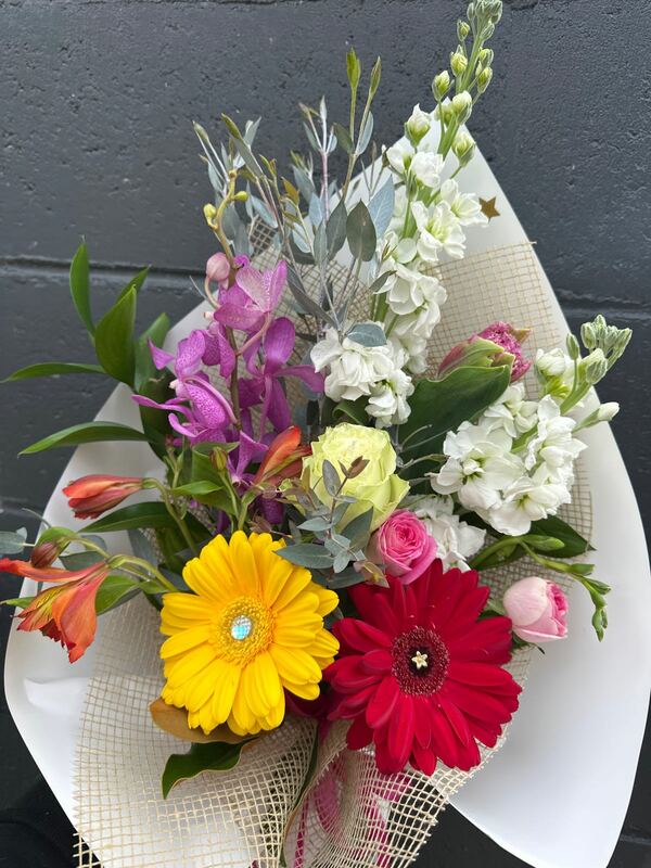 A Bright Hello delivered by All For Love Flowers in Invercargill