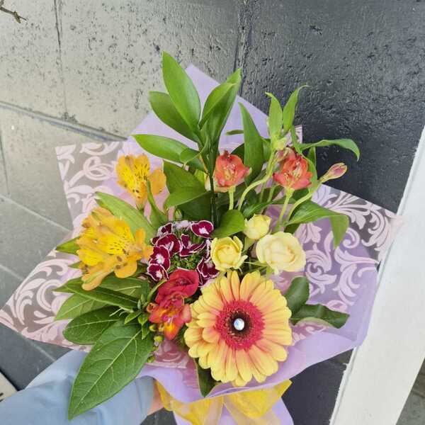 A Bright Hello, flowers delivered by All For Love Flowers in Invercargill